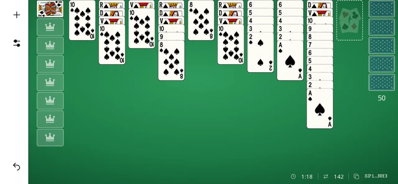 Partie de Spider Solitaire à 1 couleur sur téléphone : une suite complète du roi à l’as est déjà retirée et rangée à gauche, une colonne est vide et de longues suites de piques se forment dans les autres.